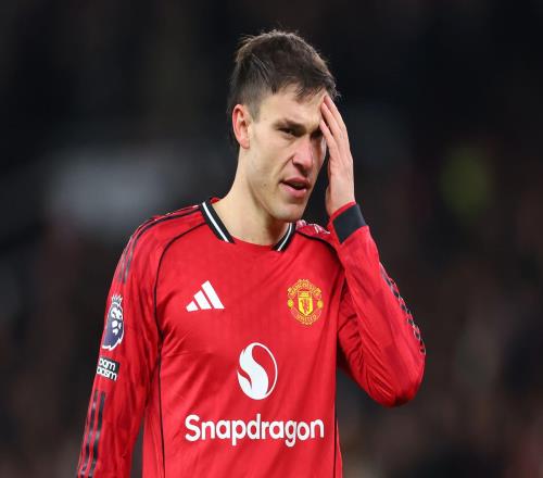 曼聯(lián)6000萬廢鐵腰今夏難逃清洗！出場(chǎng)就狂丟球，五任主帥都救不活