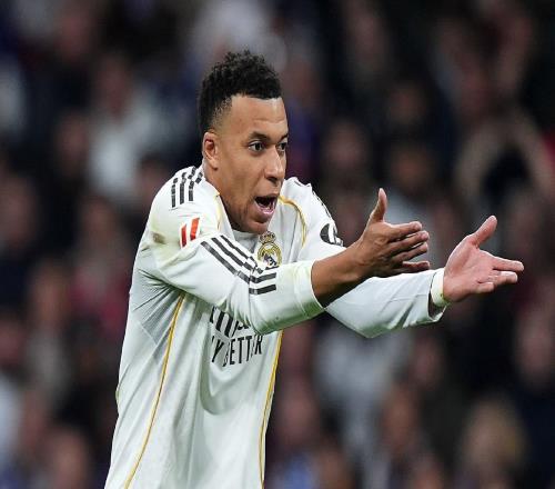 32！22！足壇一夜太刺激，兩隊(duì)絕殺，曼聯(lián)收獲連勝，曼城又丟分