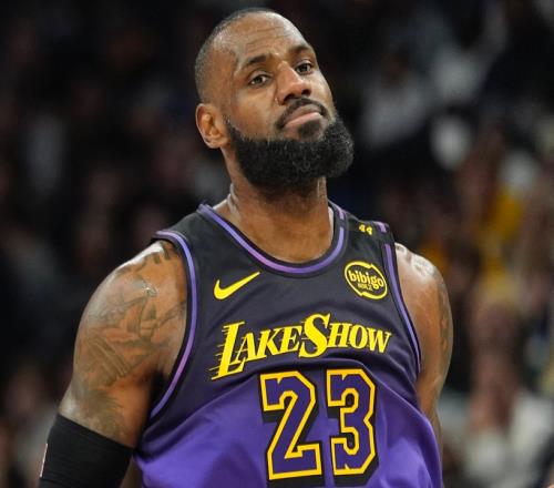 周最佳球員誕生，NBA官宣罰單！字母哥交易最新進展，老詹太難了