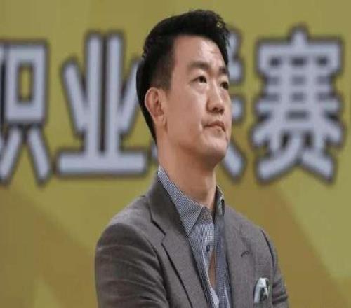 唉！26投8中，三分18中4，場(chǎng)上一頓胡扔，44歲少帥，根本管不了他