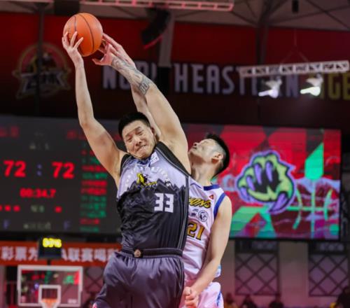 砍12+9+5，硬剛胡金秋，一攻一防帶走比賽！球迷：今晚確實(shí)夠硬