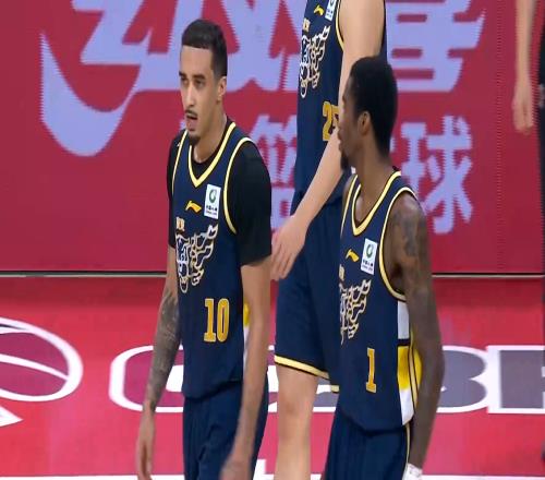 白邊統(tǒng)治內(nèi)線！2戰(zhàn)上海輸50分！廣東揪最大戰(zhàn)犯，一打強隊就歇菜