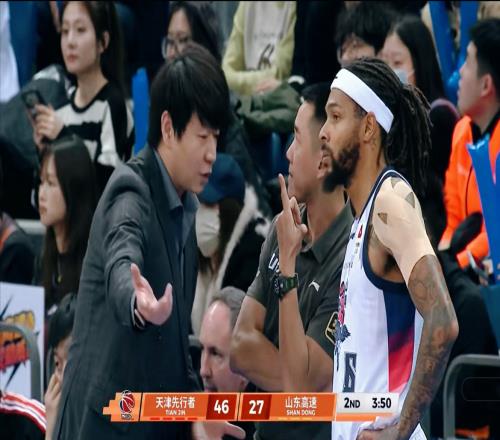 爆冷！裁判多次爭(zhēng)議，山東男籃輸?shù)酶C火，邱彪為何難解1大頑疾