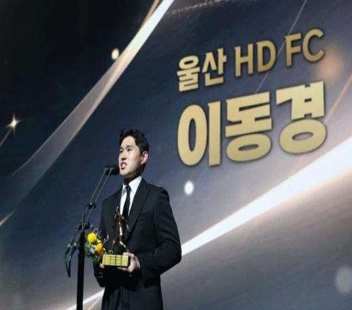 韓媒：萊斯特城此前有意韓國國腳李東炅，球員最終選擇留隊(duì)