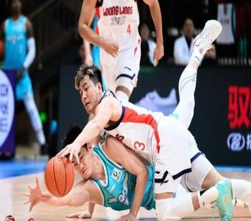 前行無畏丨CBA常規(guī)賽第二十三輪第一階段收官站客場負于青島