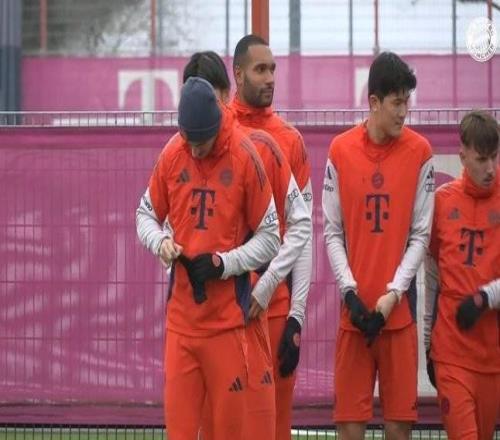 拜仁開展公開訓(xùn)練，除生病的凱恩外其他所有一線隊球員均參與