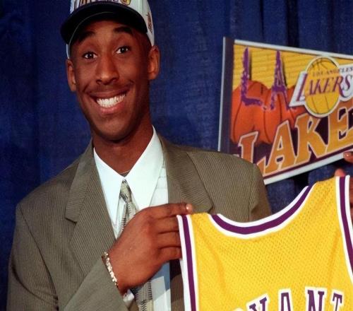 單換科比的男人，曾入選全明星的迪瓦茨，后來去了哪里發(fā)展如何