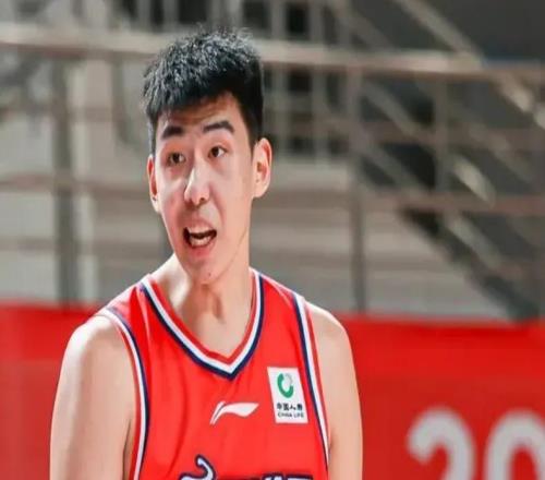 合砍39分！郭艾倫徐昕打成廣州內(nèi)外支柱，配合流暢但其余球員太拉