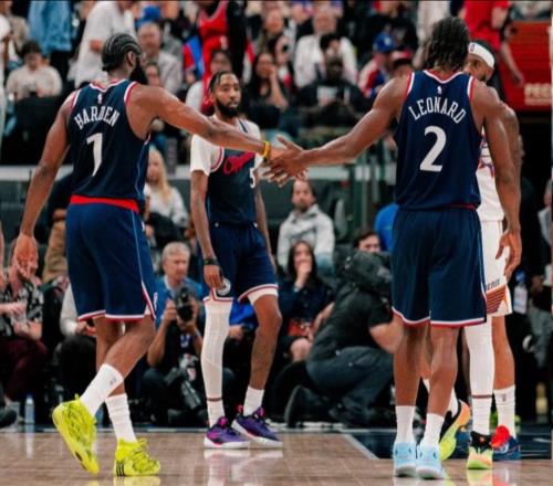 被交易到騎士后哈登去了快船訓(xùn)練營！工作人員與他道別場面感人