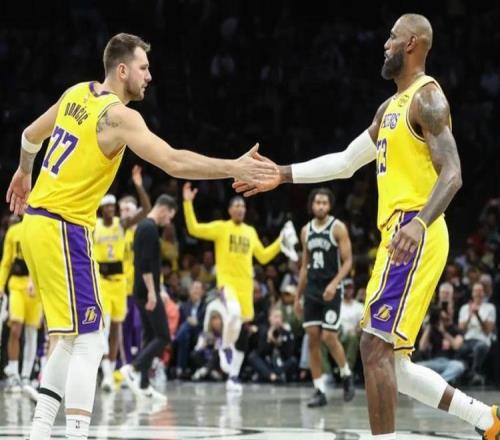 名宿盛贊老詹，湖人能爭(zhēng)字母哥！里夫斯看清現(xiàn)實(shí)，東契奇聯(lián)盟唯二