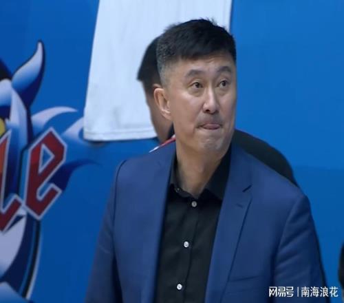 4場(chǎng)連續(xù)0分！為何國(guó)家隊(duì)著名射手被杜鋒用成廢人球迷一針見(jiàn)血