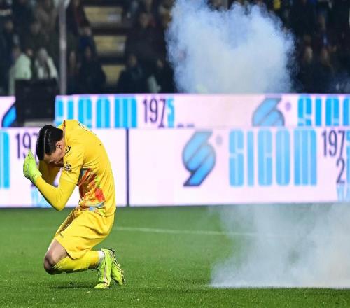 安莎社：向奧代羅扔煙花的國米球迷被捕，但并非手指被炸之人