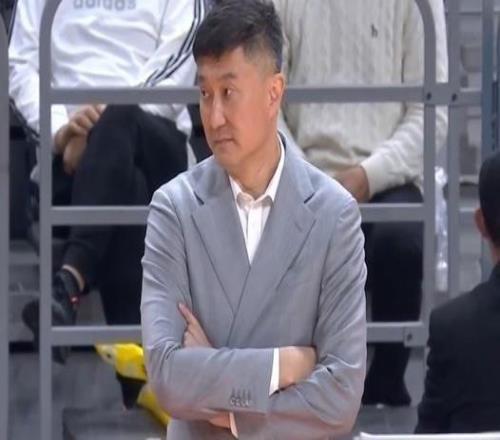 杜鋒：開局挖了一個(gè)大坑，幾個(gè)球員沒人防守情況下投不中非常可惜