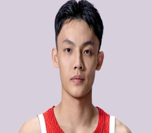 晚上10點官宣！中國男籃公布21人名單：趙睿、徐杰領(lǐng)銜，周琦落選