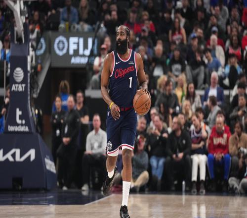 記者：哈登今天依舊去了快船訓(xùn)練館練球，并和工作人員告別