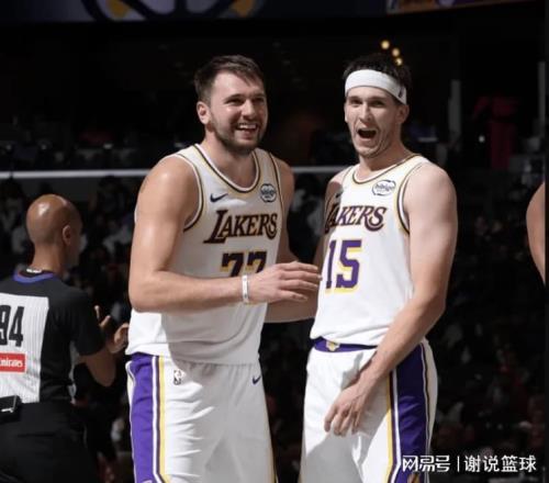 湖人輕取籃網(wǎng)四喜臨門，三當(dāng)家復(fù)出小試牛刀，連續(xù)主場(chǎng)提升排名