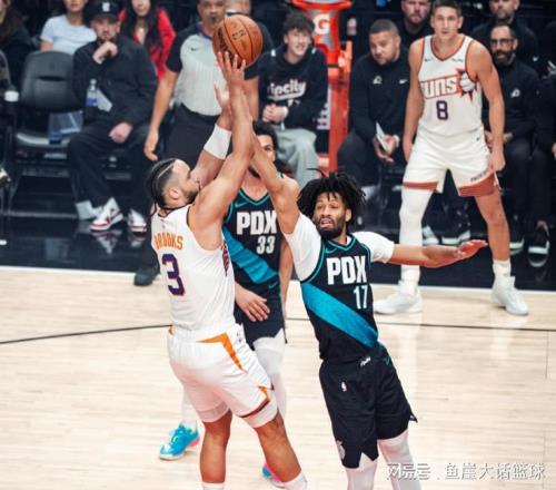 19分逆轉(zhuǎn)！霍勒迪15+6犯錯(cuò)，狄龍16中3也無妨，湖人棄將爆發(fā)立功