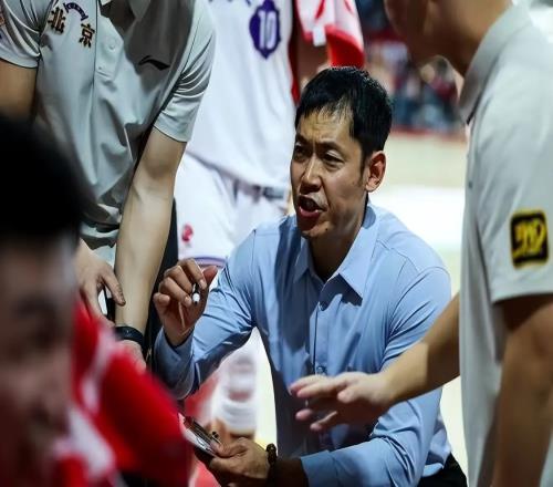 獲泰倫盧BUFF后終輸球，第8位下課主帥即將誕生，球迷：楊鳴快來(lái)