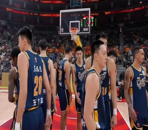 CBA瘋狂一夜：廣東遭上海雙殺，前總冠軍23連敗，最新積分榜如下