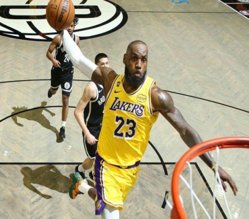 詹姆斯25+7+3搶斷創(chuàng)NBA歷史第1神跡，湖人完勝籃網(wǎng)！東契奇創(chuàng)紀錄