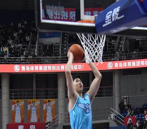 7分險(xiǎn)勝！青島男籃力克廣州首發(fā)齊上雙+米奇兩雙郭艾倫空砍25分