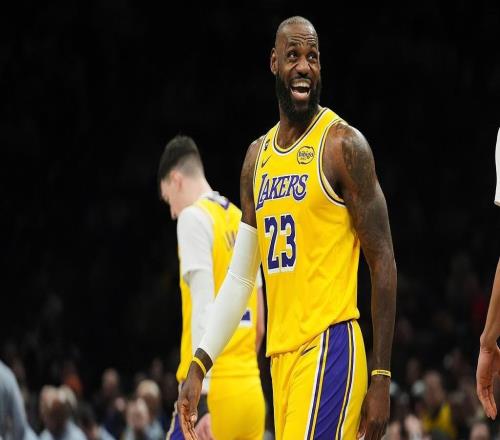 高效，詹姆斯登場(chǎng)30分鐘16中10拿下25分3板7助，正負(fù)值+24