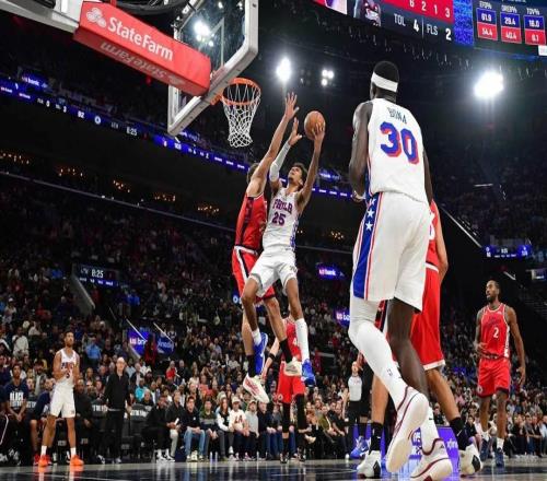 交易的節(jié)奏，快船和76人球員賽前討論詹姆斯哈登可能轉(zhuǎn)會(huì)騎士