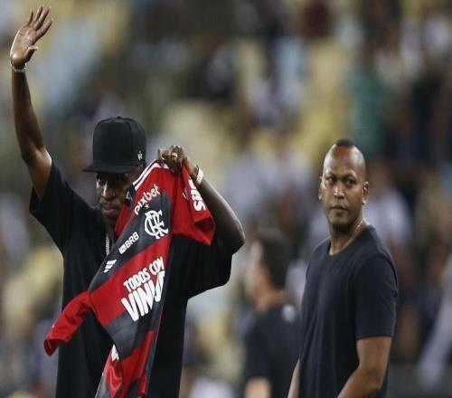 弗拉門戈總監(jiān)：大門永遠(yuǎn)為維尼修斯敞開(kāi)，我們要等他合同到期