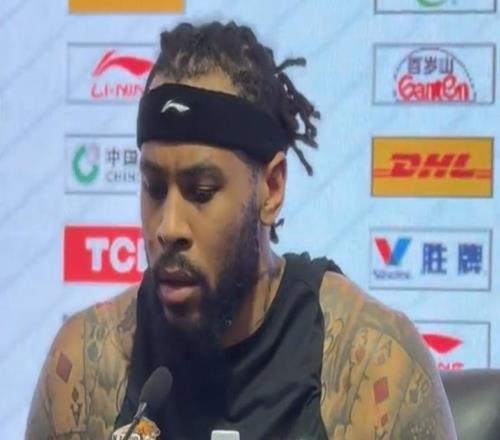 勝江蘇發(fā)布會！烏戈強(qiáng)調(diào)打出了風(fēng)格、點(diǎn)出重組，莫蘭德贊烏戈能力