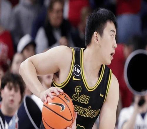 男籃集訓(xùn)鋒線引擔(dān)憂！沒一個(gè)有持球能力，沒王俊杰還是不行！