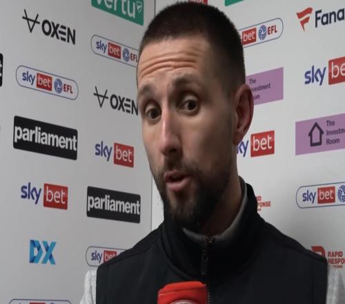 巴恩斯利主帥：冬窗曾想引入一球員但未如愿，球隊(duì)陣容將維持現(xiàn)狀