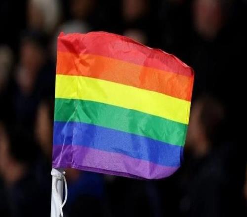 TA：英超取消佩戴彩虹隊(duì)長(zhǎng)袖標(biāo)的規(guī)定，計(jì)劃推行“彩虹足球”