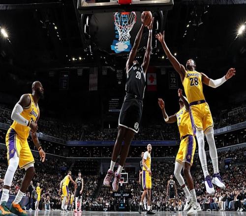 慘敗中的最大亮點(diǎn)！籃網(wǎng)替補(bǔ)中鋒簡(jiǎn)直是打爆了湖人內(nèi)線(xiàn)