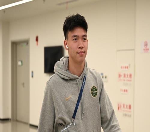 意難平！曝德甲豪門誠邀王鈺棟加盟，卻未能如愿，背后原因引熱議