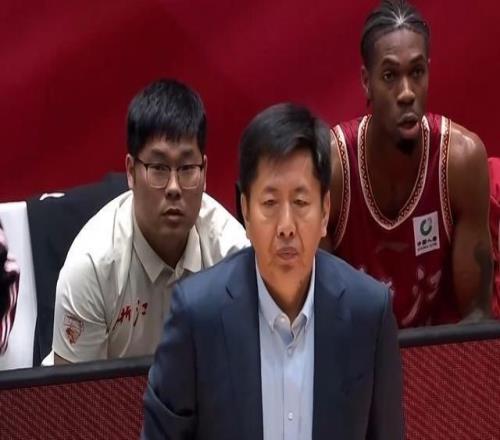 浙江總教練丁偉離任殺回解說(shuō)席CBA傳奇救火主帥紀(jì)錄仍在延續(xù)