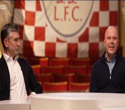 休斯露臉！圓桌會(huì)后，斯洛特不再是一個(gè)人