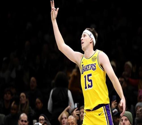 遠(yuǎn)沒(méi)有達(dá)到最佳水準(zhǔn)，但湖人后場(chǎng)大將復(fù)出后的作用有目共睹