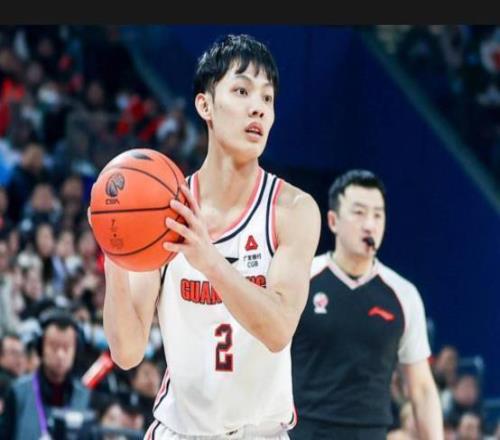 徐杰習慣性崴腳或退出國家隊上海外援發(fā)文稱廣東防守強度大