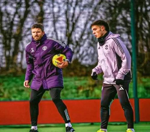 曼聯(lián)今夏愿3000萬賣烏加特！拉爵因他改變轉(zhuǎn)會策略，清洗名單6人