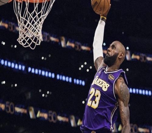 超越斯托克頓，詹姆斯成為NBA歷史單場助攻上雙的最年長球員