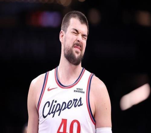 祖巴茨快船生涯數(shù)據(jù)：場(chǎng)均11.4分9.3板1蓋帽一次防守二陣