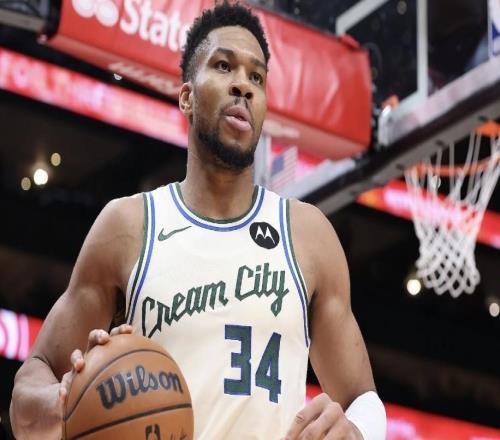 名記：現(xiàn)在我更傾向于字母哥會留隊，目前有力競爭者只剩熱火