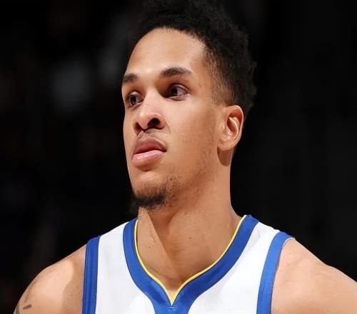 勇士10197險勝太陽球員評價：4人優(yōu)秀，2人及格，4人低迷