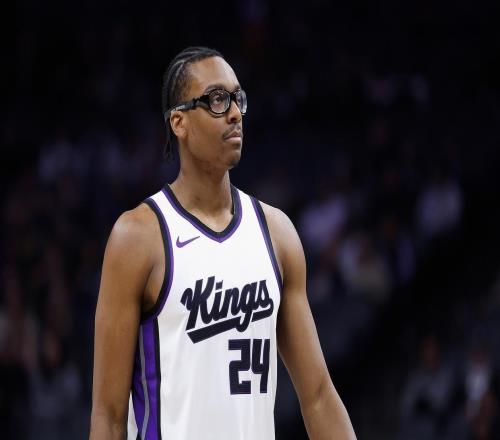 16分鐘砍5+1+2！火箭雙前鋒缺陣，24歲替補(bǔ)變奇兵，比電風(fēng)扇好用