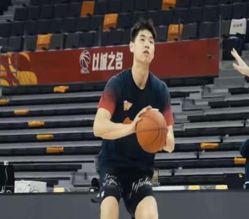 直接起飛，廣東隊(duì)再收兩大喜訊，杜峰成廣東籃球第一人