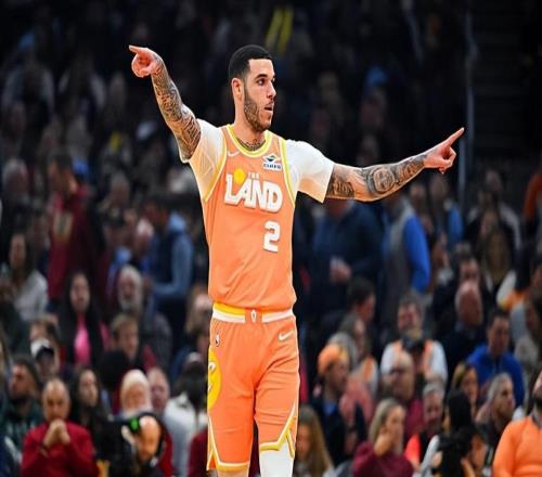 當(dāng)初送走側(cè)翼大將換來他，如今騎士卻倒貼兩個次輪簽才將他送走