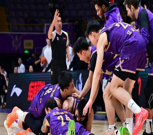 僅1個(gè)月！CBA官方確認(rèn)：場(chǎng)均20分全能悍將被裁，2隊(duì)已火速聯(lián)系