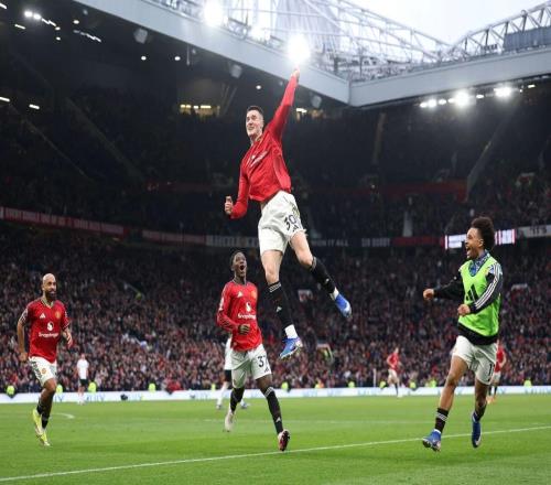 曼聯(lián)一周雙賽謝什科必首發(fā)！一特質(zhì)征服更衣室，拉爵或放棄買前鋒