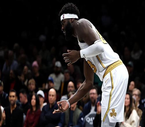 限制了火箭內(nèi)線(xiàn)支柱！凱爾特人先發(fā)中鋒已經(jīng)是聯(lián)盟頂級(jí)藍(lán)領(lǐng)中鋒了