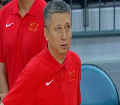 郭士強霸氣！其他主帥不敢用的人被他招入中國男籃草根三級跳逆襲